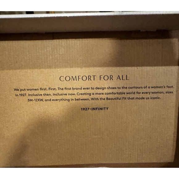 Adidas NWT Women's Athletic Shoes Tan and White with Cloud Foam Technology sz 10 - Picture 4 of 12